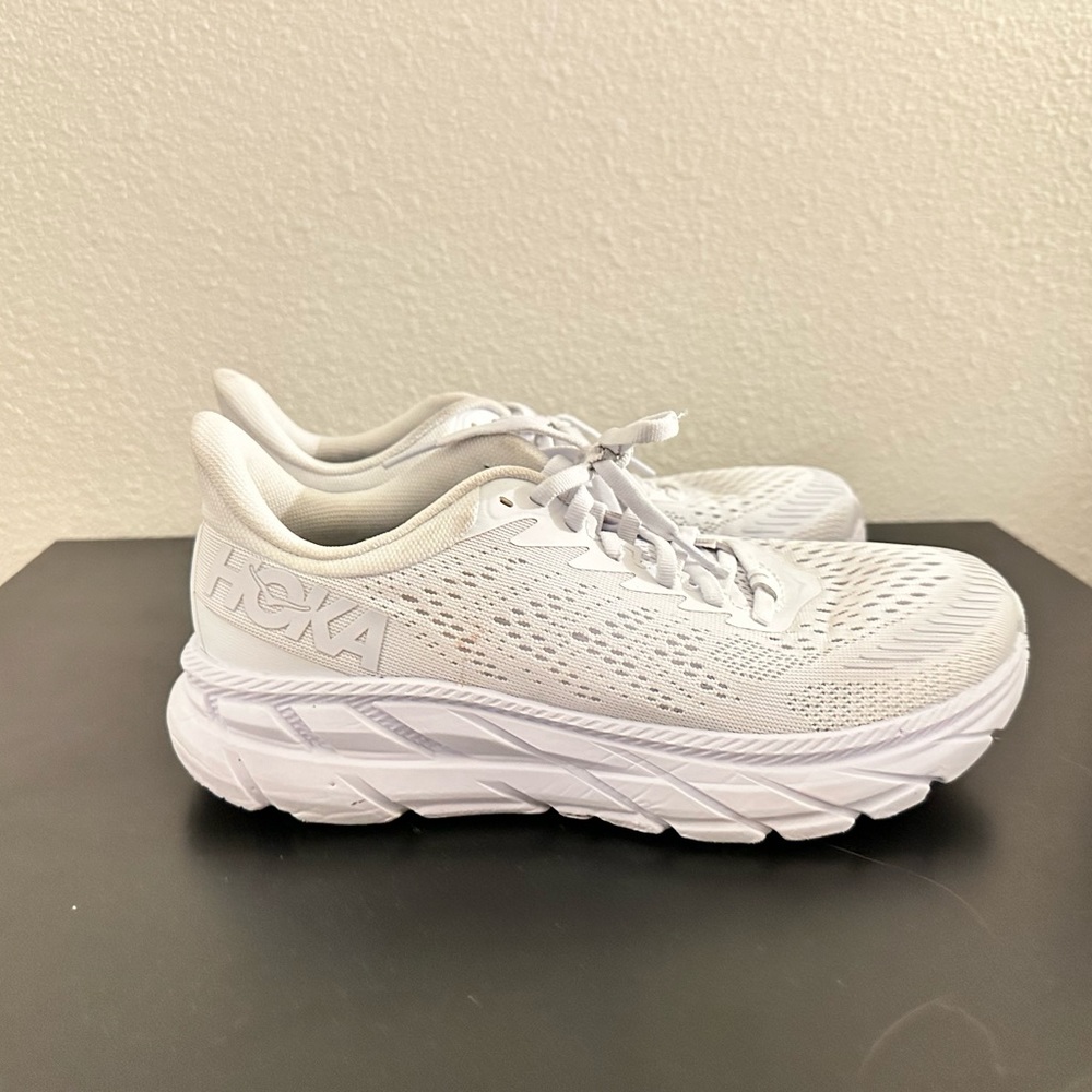 Hoka Clifton 7’s in White 6.5